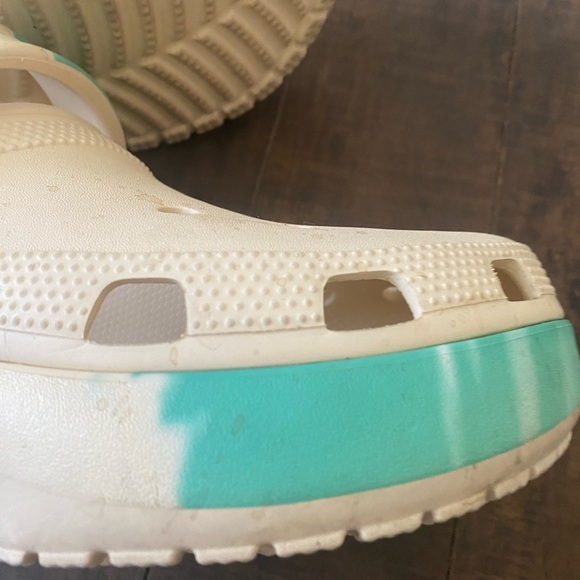 Crocs Classic Platform Ombre Clogs - Picture 10 of 13